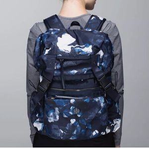 Perfect condition Lululemon traveling yogini